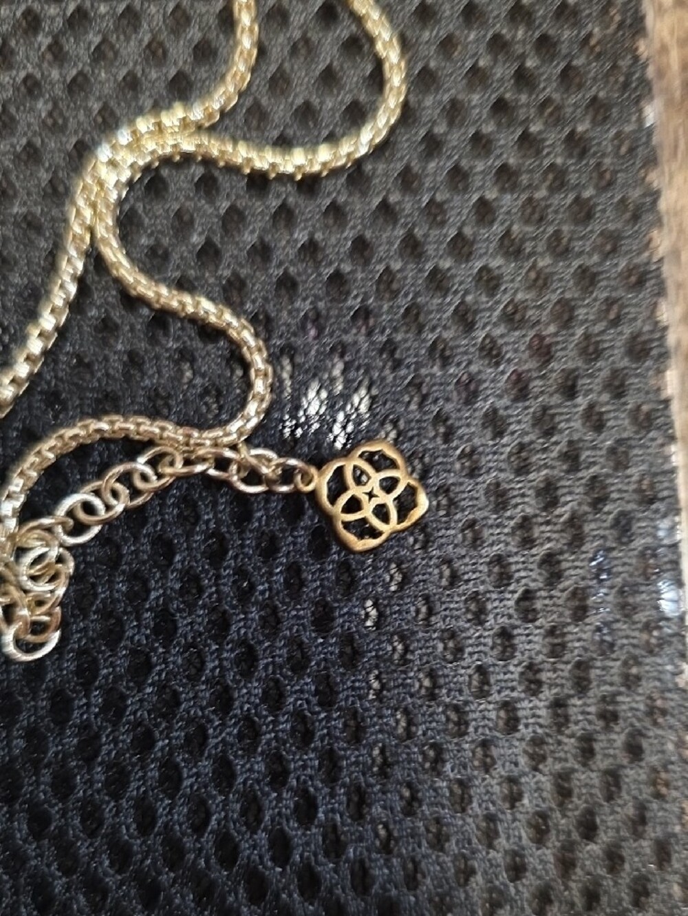 Kendra Scott Rayne In Olive And Gold - Picture 3 of 4